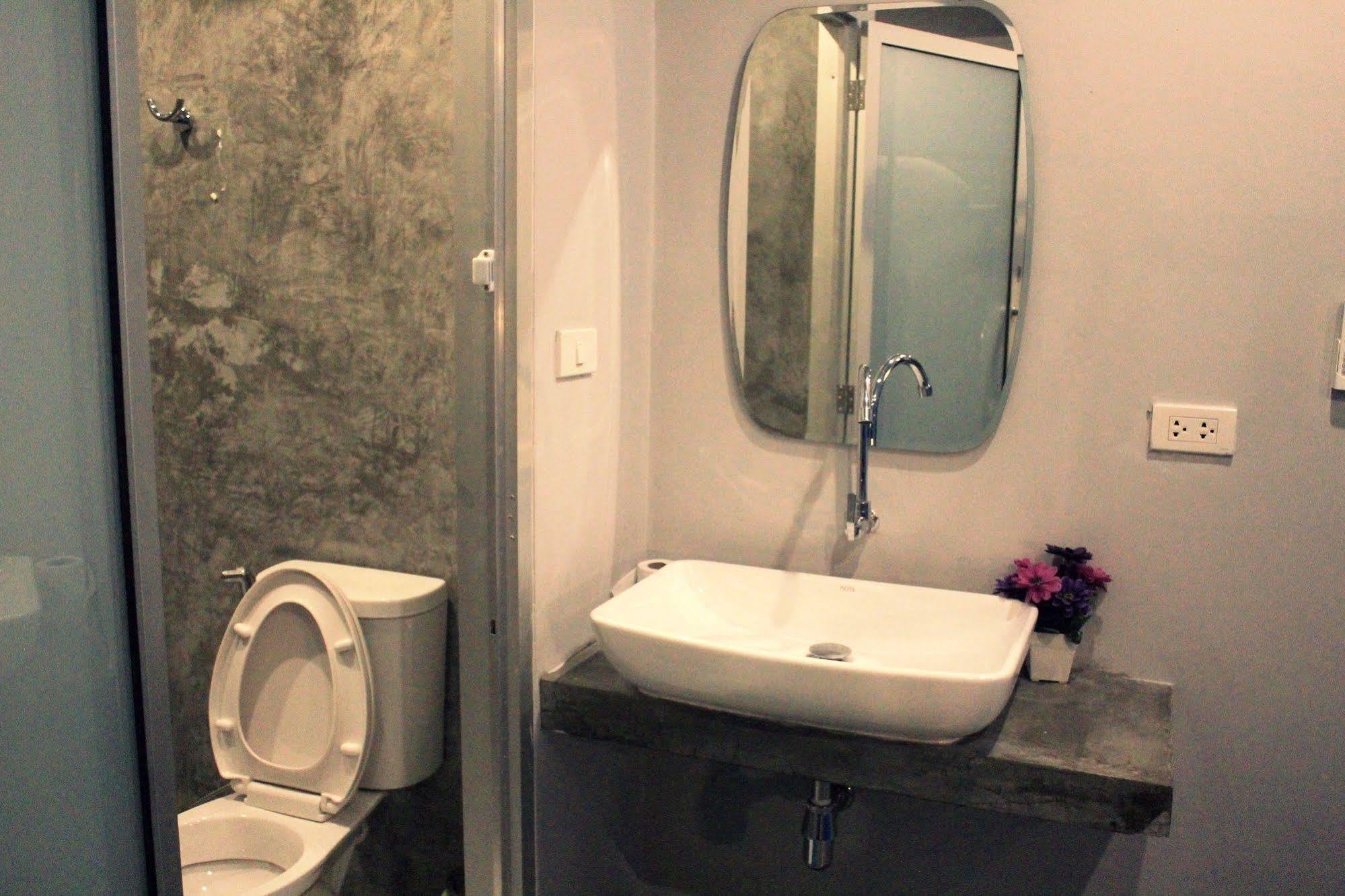 Hip Hostel - Sha Plus Patong Kültér fotó